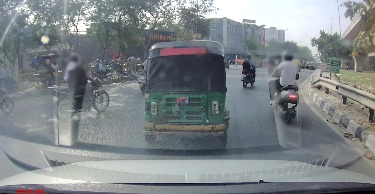 Delhi NCR dashcam frame: Day, clear