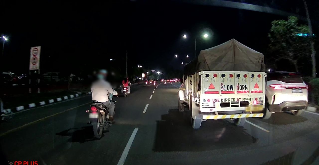 Delhi NCR dashcam frame: Night, clear